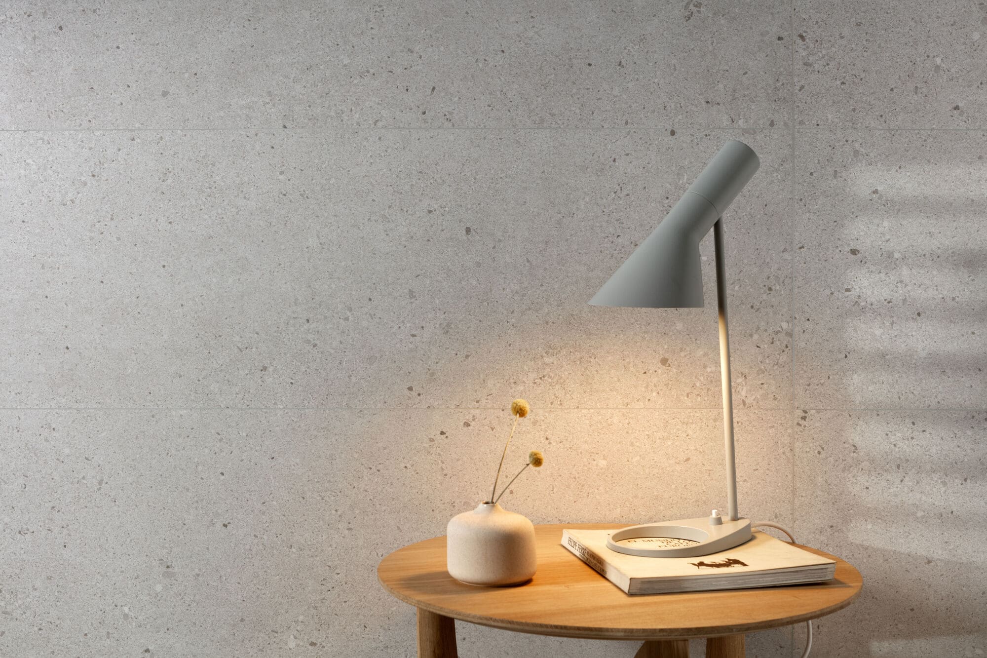 Серая плитка под бетон фото