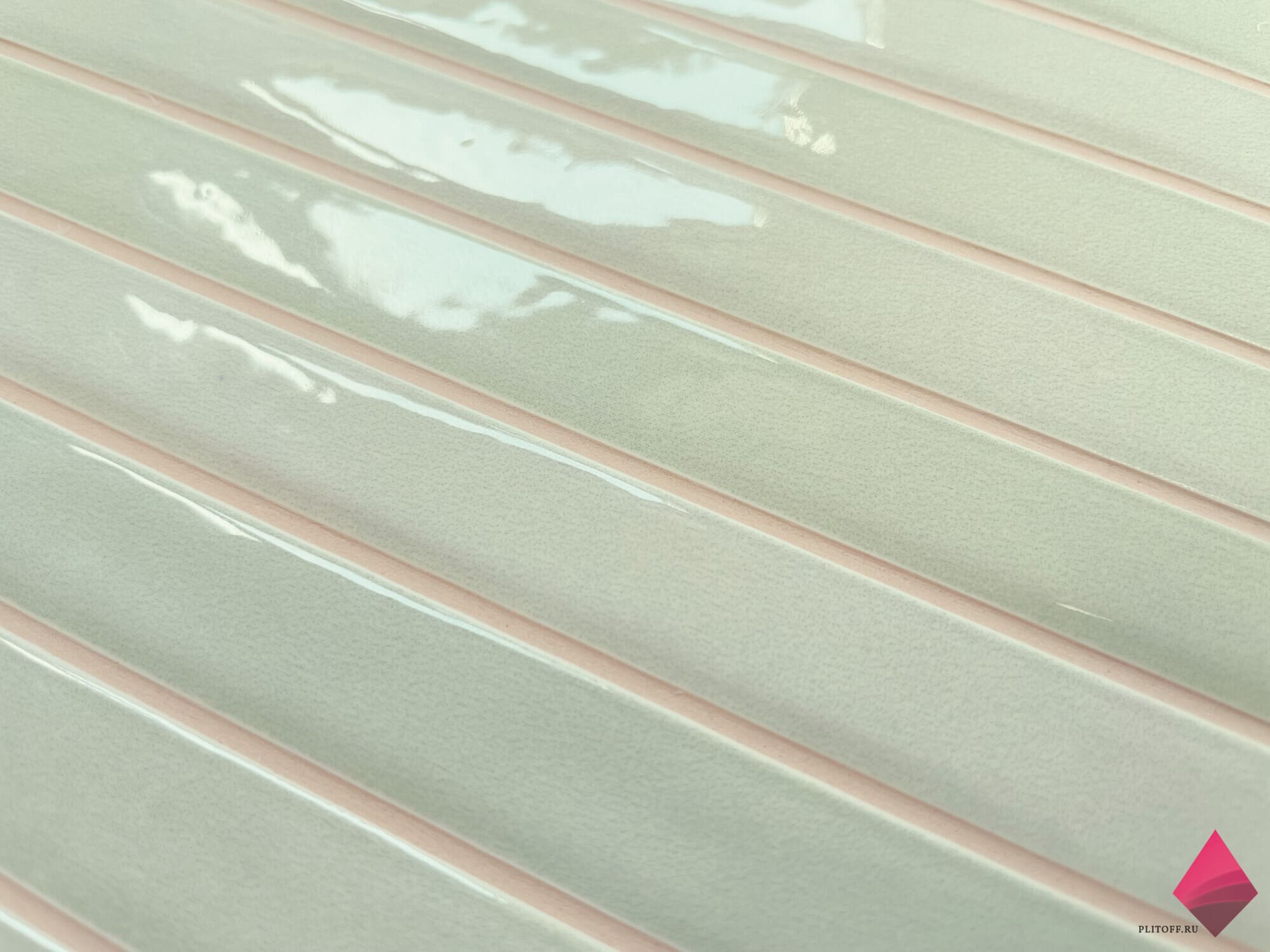 Мятная глянцевая плитка под рейки