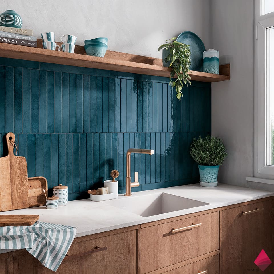 Синяя плитка под кирпич на фартук