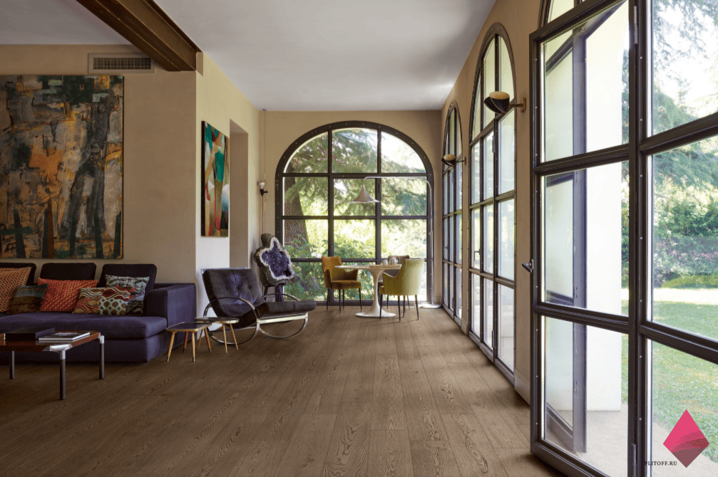 Коричневая плитка под дерево