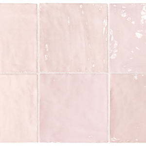 Розовая мелкоформатная плитка для ванной