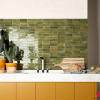 Оливковая плитка на фартук